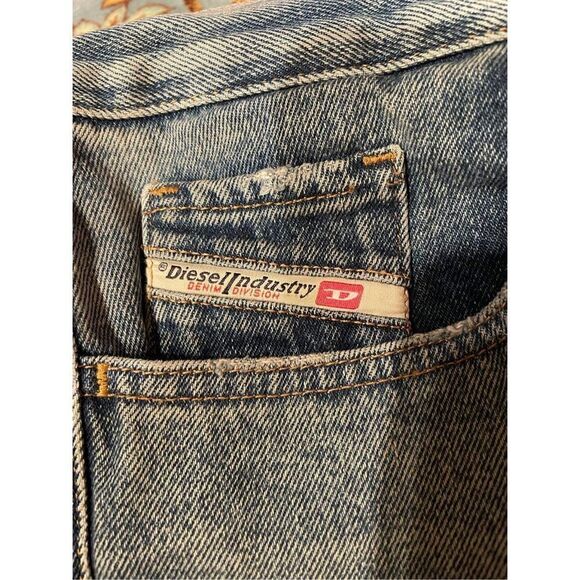 Diesel Regular Fit Mid Waist Boyfriend Leg Jeans Size 34 - Picture 2 of 7